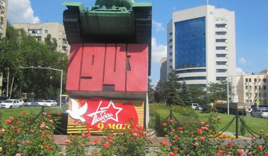 Памятник танку Т-34 на Гвардейской площади